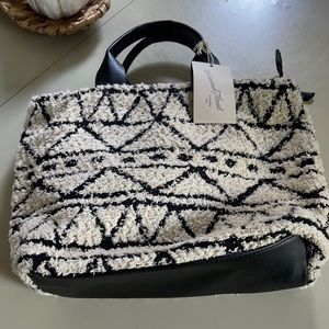 Universal Thread NWT bag